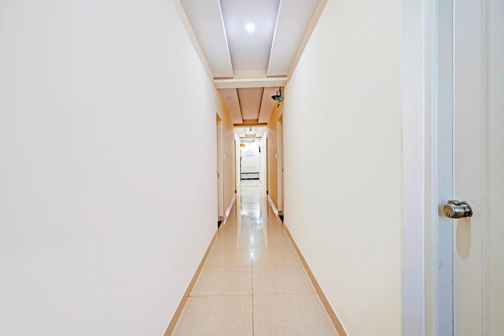 Super Collection O Niladri Road Hotel Kammasandra Exterior photo